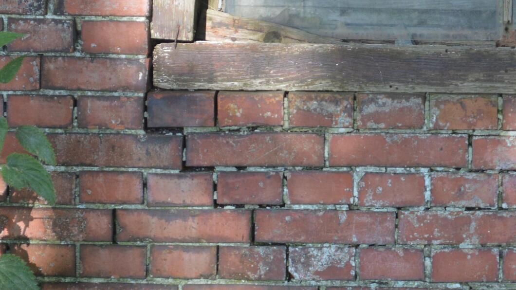 Muur met scheur