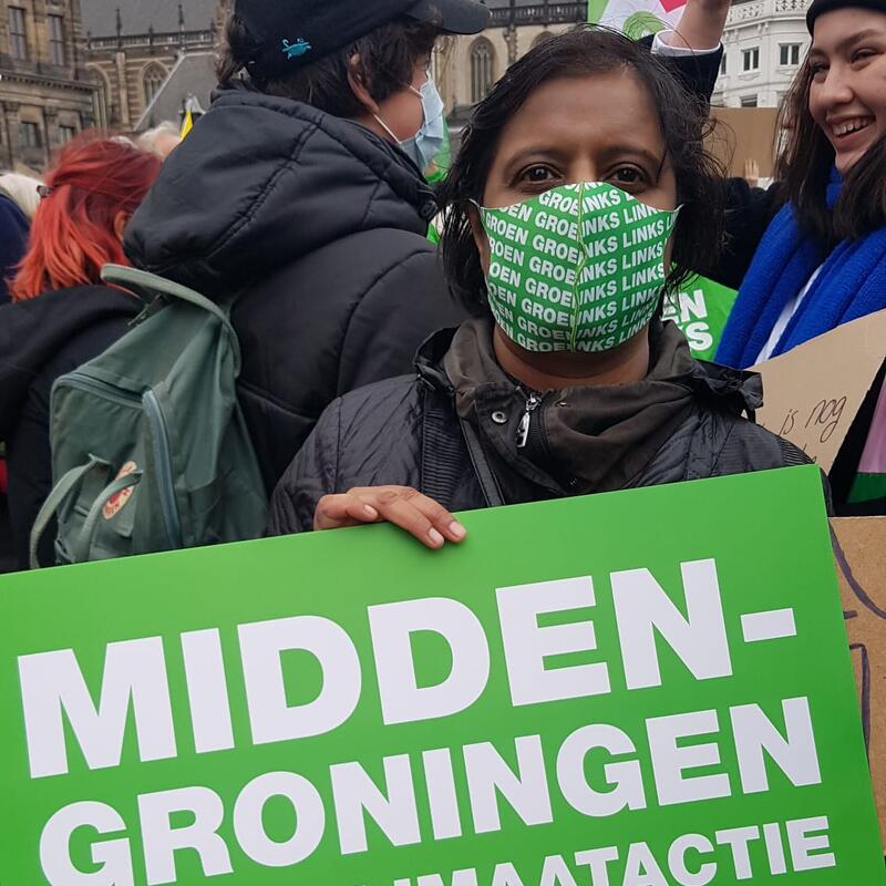 Arlette met een protestbord in haar handen