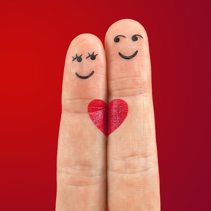 Twee vingers met een hartje