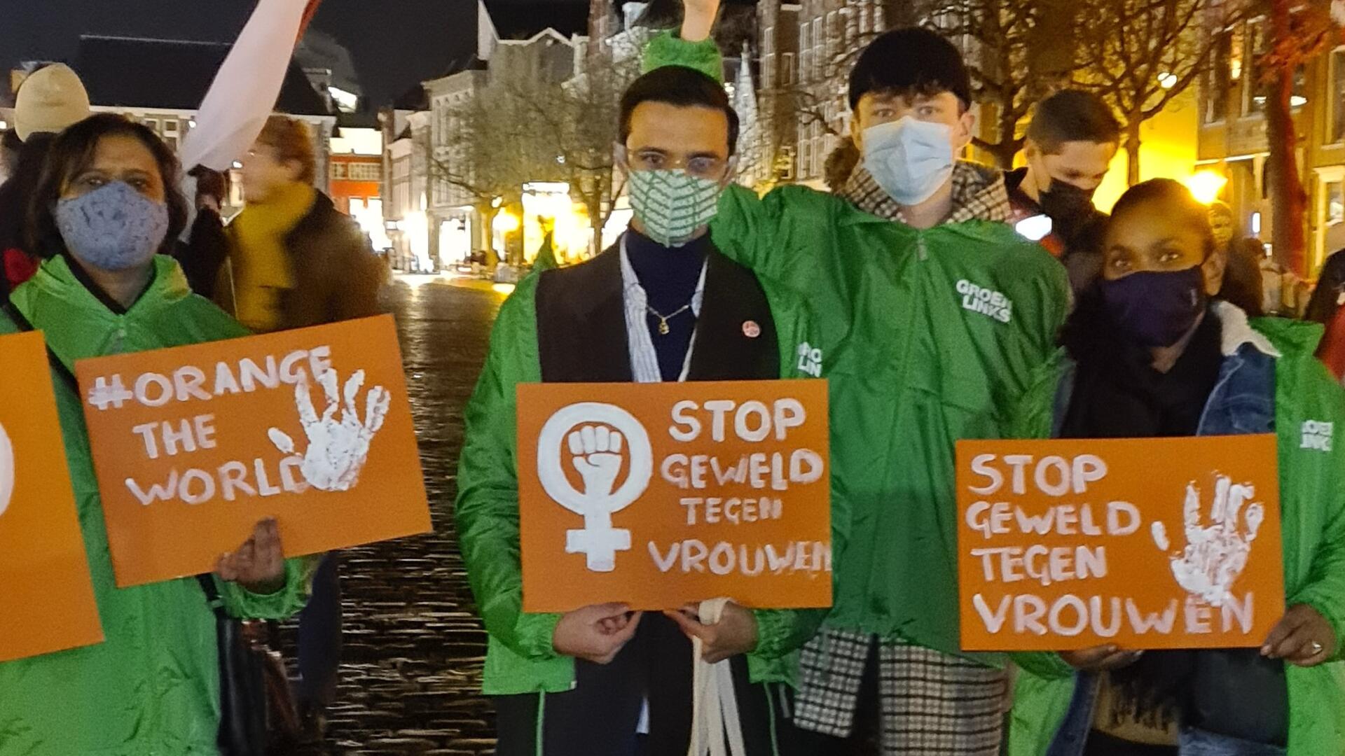 Vier GroenLinksers op een protest tegen vrouwengeweld. 